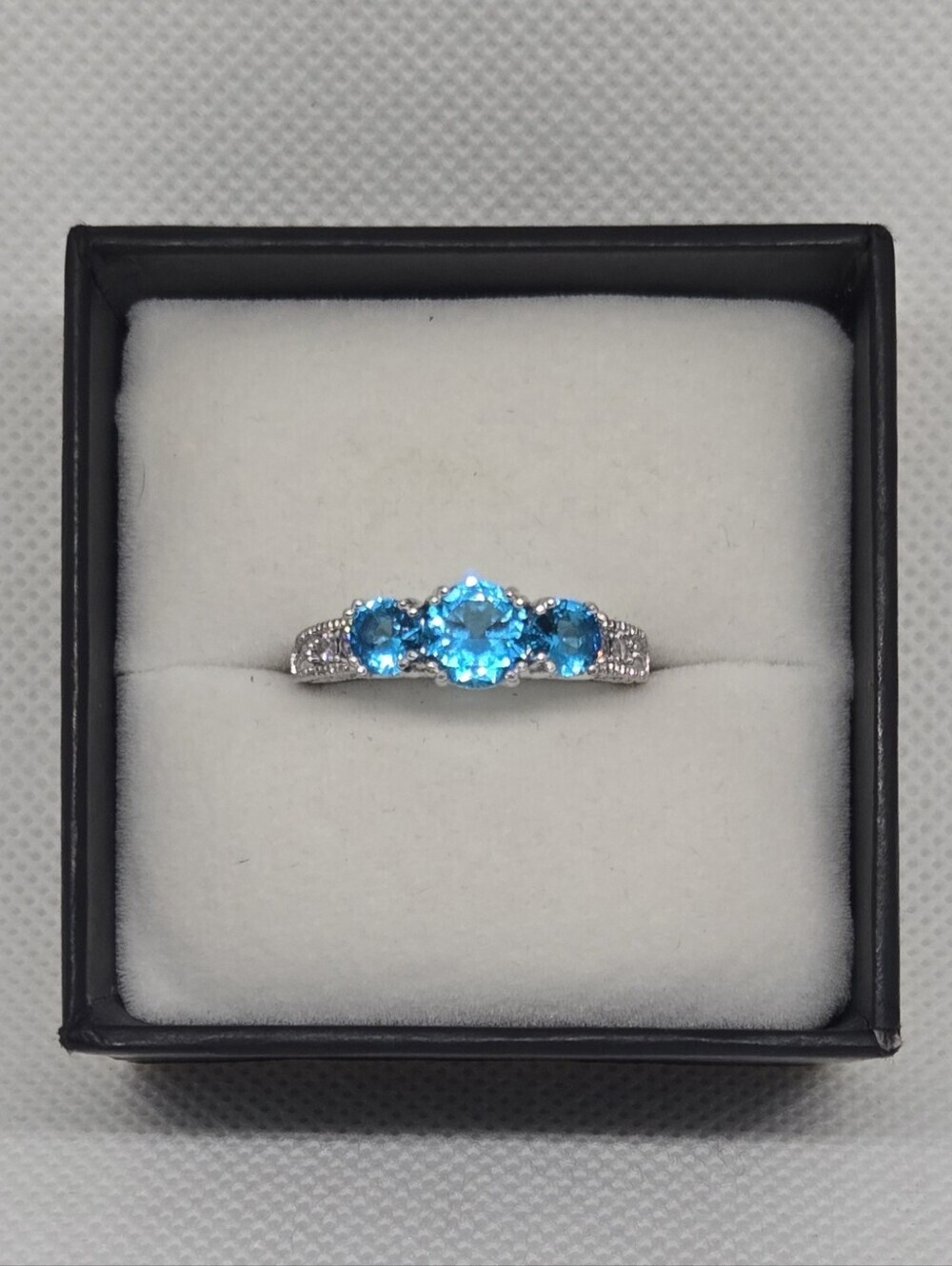 Blue Three Stone Silver Tone CZ Halo Ring Size 10 Statement Fashion Jewelry
